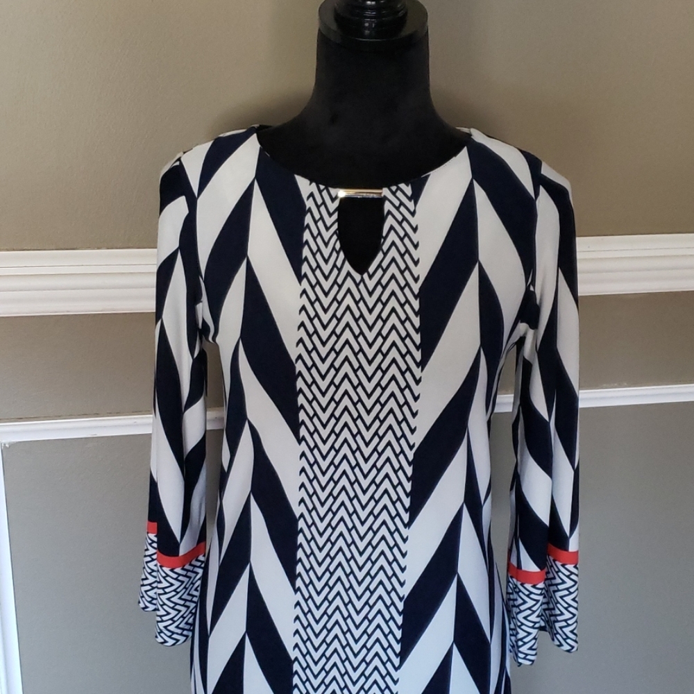 Dress - Picture 2 of 5